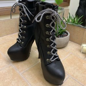 🔹 CHARLOTTE RUSSE Black platform stiletto boots